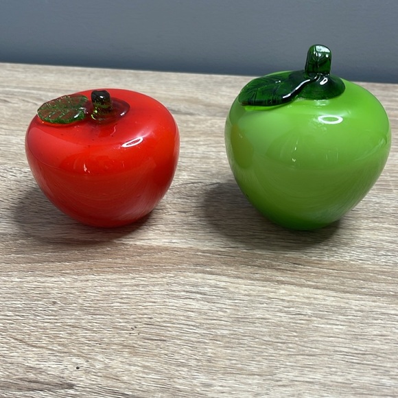 Vintage Murano Style 70s Blown Glass Apple Figurines/Paperweights Red and Green - Picture 3 of 8